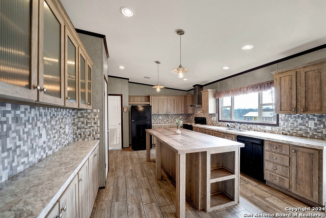 Listing photo id 5 for 345 Shorthorn Rd