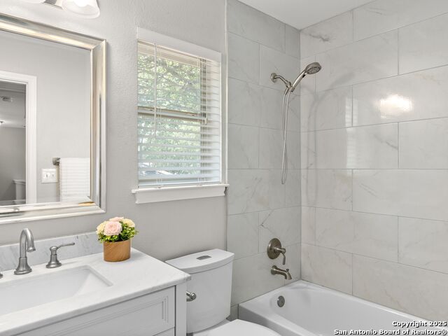 Image 21 of 36 For 3022 Fall Way Dr