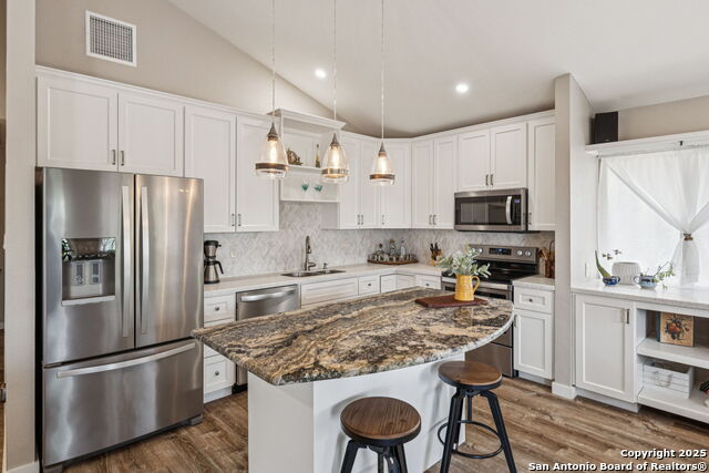 Listing photo id 9 for 2200 Glenn Dr