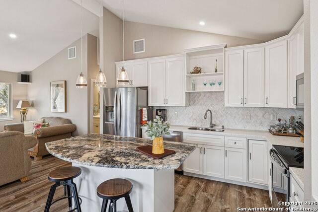 Listing photo id 10 for 2200 Glenn Dr