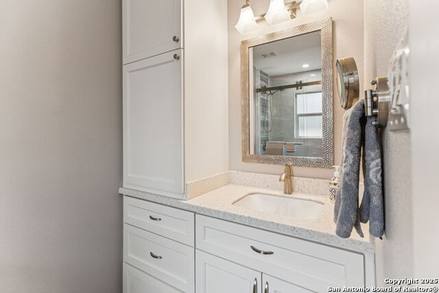 Listing photo id 12 for 2200 Glenn Dr