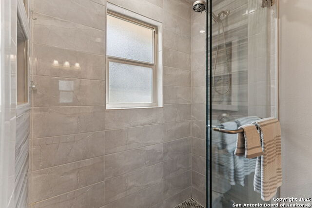 Listing photo id 13 for 2200 Glenn Dr