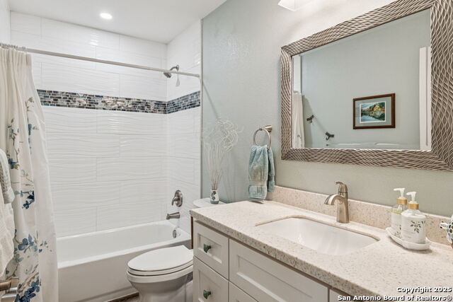 Listing photo id 15 for 2200 Glenn Dr