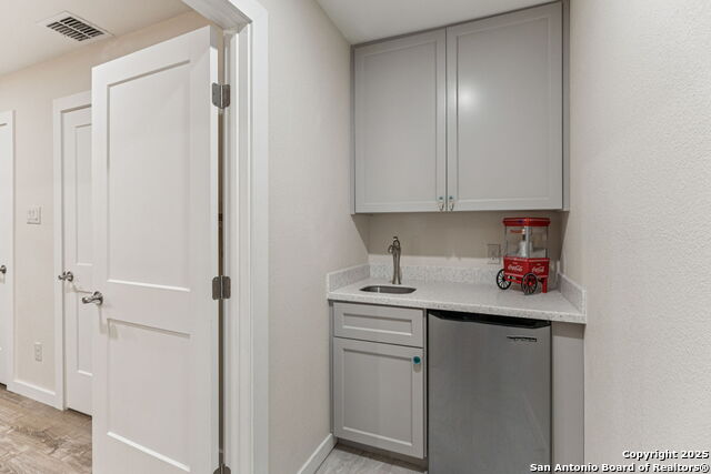 Listing photo id 18 for 2200 Glenn Dr