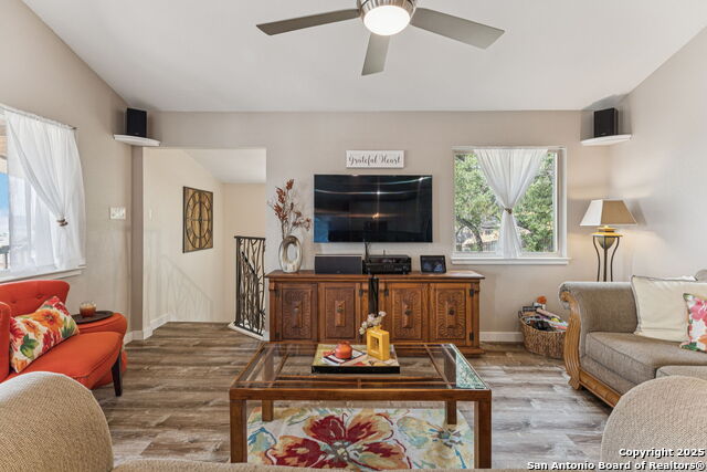 Listing photo id 3 for 2200 Glenn Dr