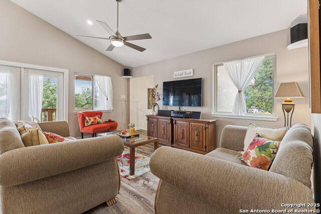 Listing photo id 4 for 2200 Glenn Dr