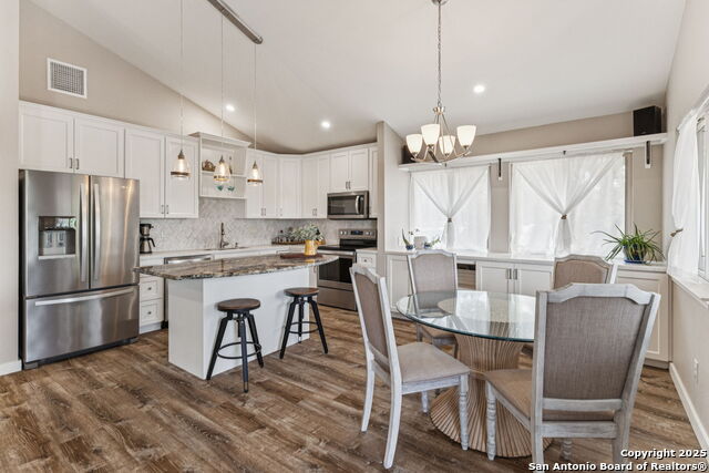 Listing photo id 6 for 2200 Glenn Dr