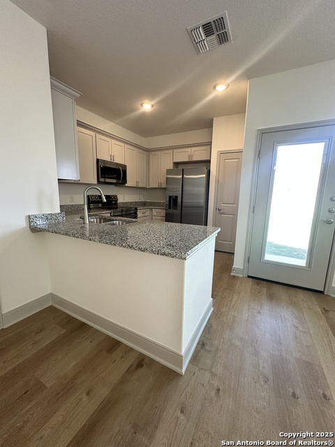 Image 7 of 21 For 7544 Briarwood Pass  102
