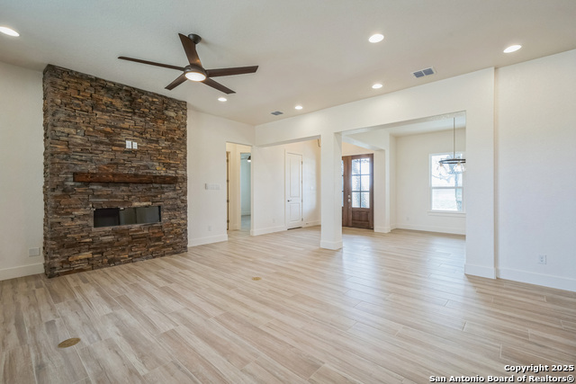 Image 27 of 50 For 313 Firewheel