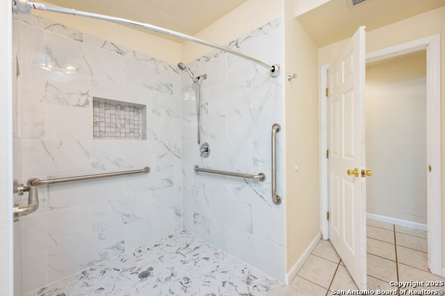 Image 11 of 18 For 8715 Buckskin Dr.