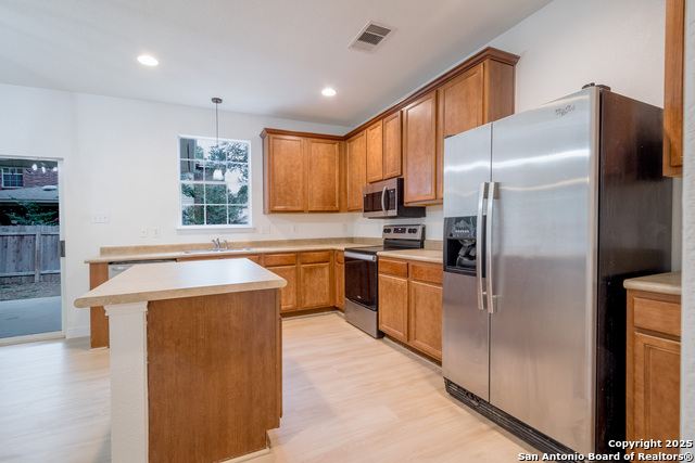 Image 12 of 39 For 7831 Dunhill Coach