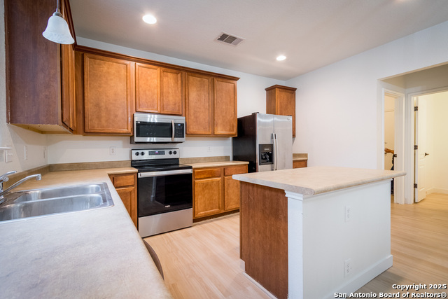 Image 13 of 39 For 7831 Dunhill Coach