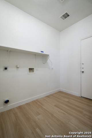 Image 16 of 39 For 7831 Dunhill Coach