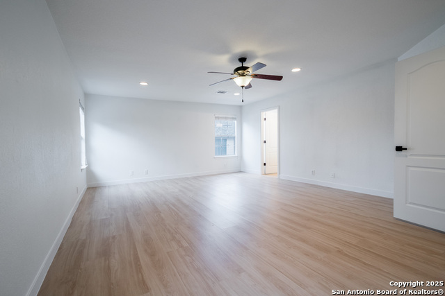 Image 18 of 39 For 7831 Dunhill Coach