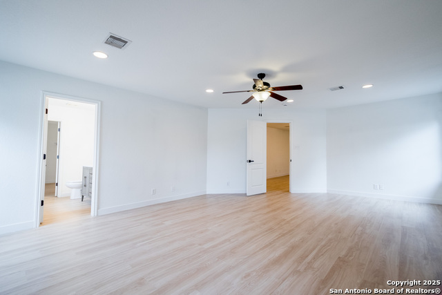 Image 19 of 39 For 7831 Dunhill Coach