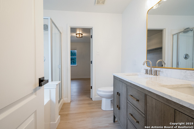 Image 20 of 39 For 7831 Dunhill Coach