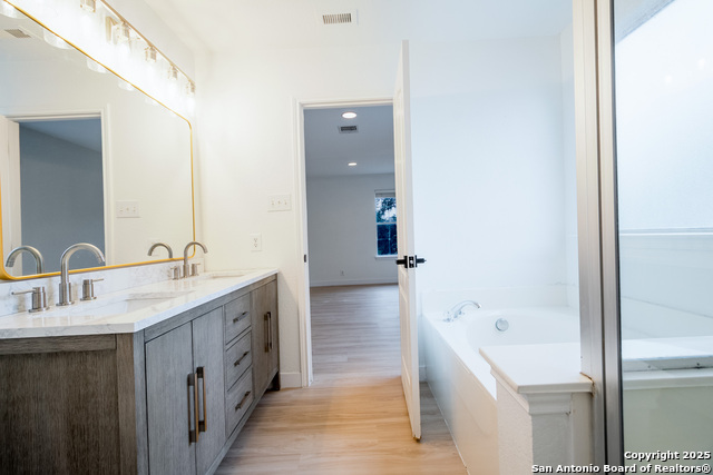 Image 21 of 39 For 7831 Dunhill Coach