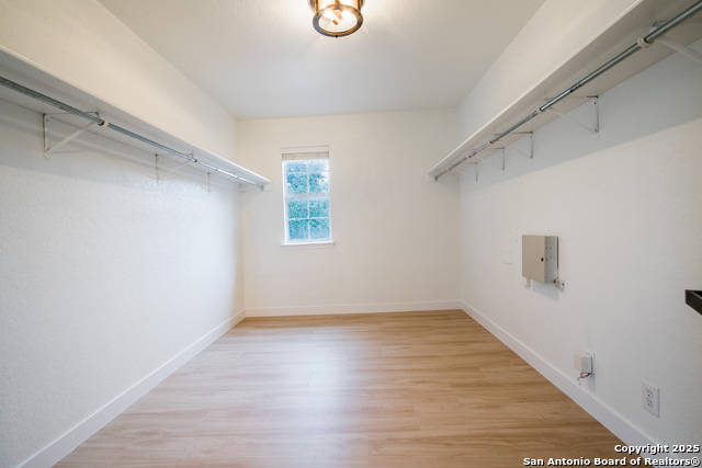 Image 22 of 39 For 7831 Dunhill Coach