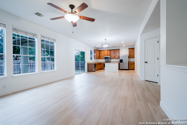 Image 7 of 39 For 7831 Dunhill Coach