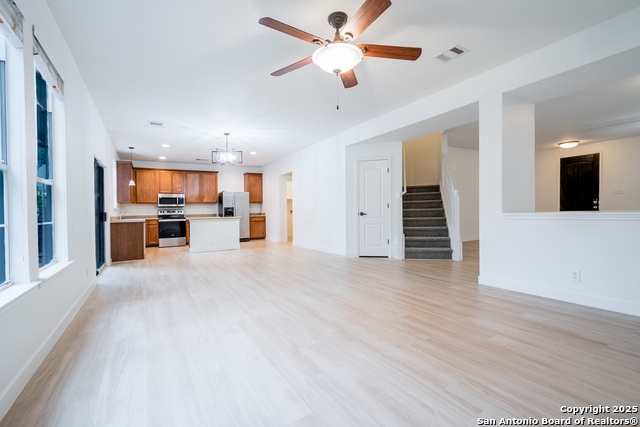 Image 8 of 39 For 7831 Dunhill Coach