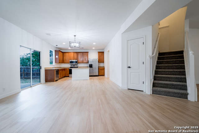 Image 9 of 39 For 7831 Dunhill Coach