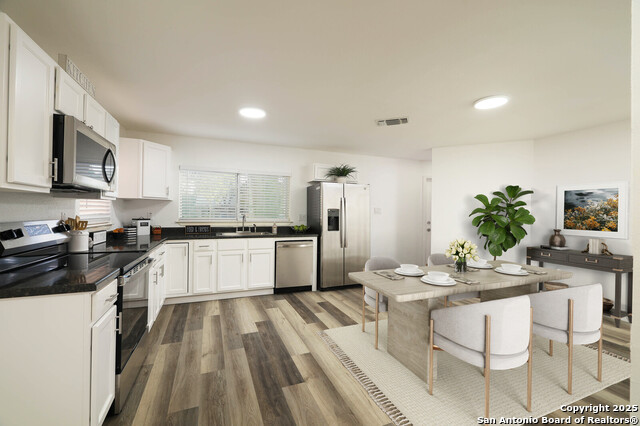 Image 7 of 19 For 3323 Coral Grove