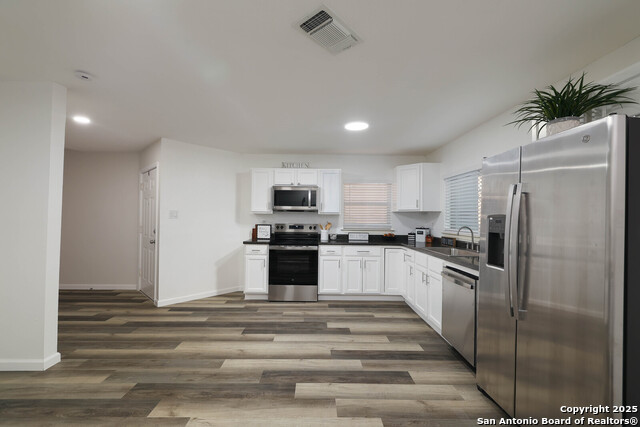 Image 8 of 19 For 3323 Coral Grove