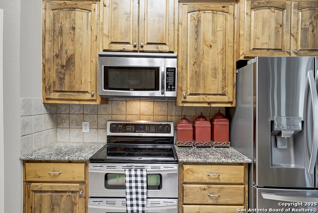 Listing photo id 14 for 162 Champions