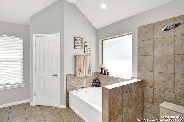 Listing photo id 19 for 162 Champions