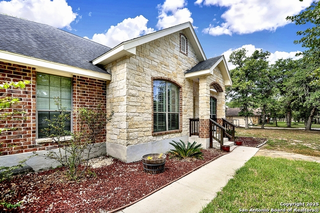 Listing photo id 34 for 162 Champions