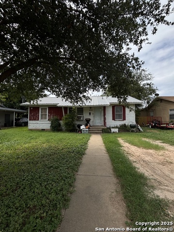 Details for 409 Sycamore St, Uvalde, TX 78801