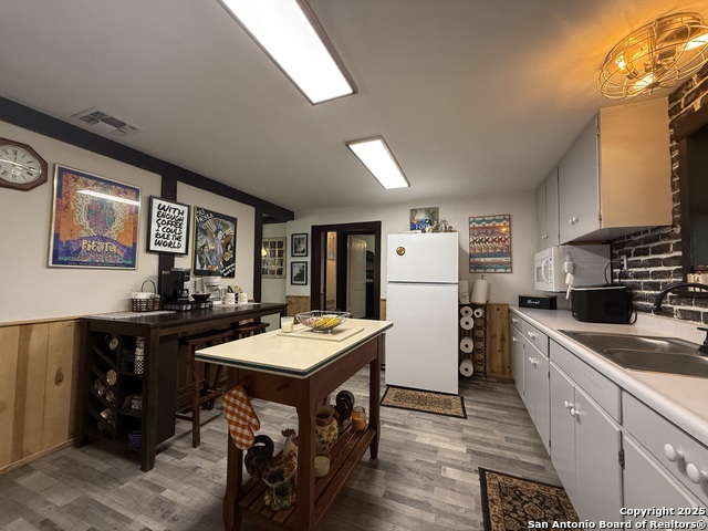 Image 16 of 36 For 2096 Stevens