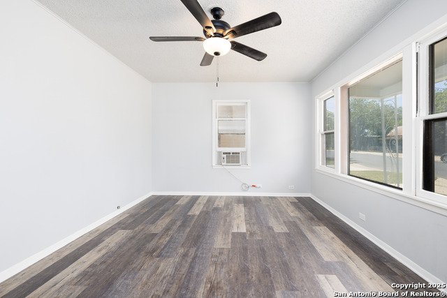 Listing photo id 17 for 609 15th