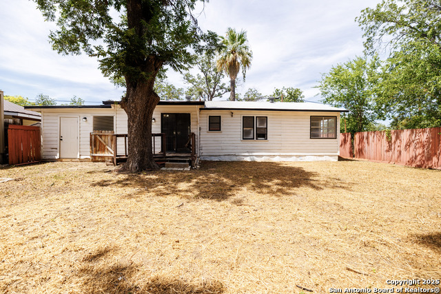 Listing photo id 24 for 609 15th