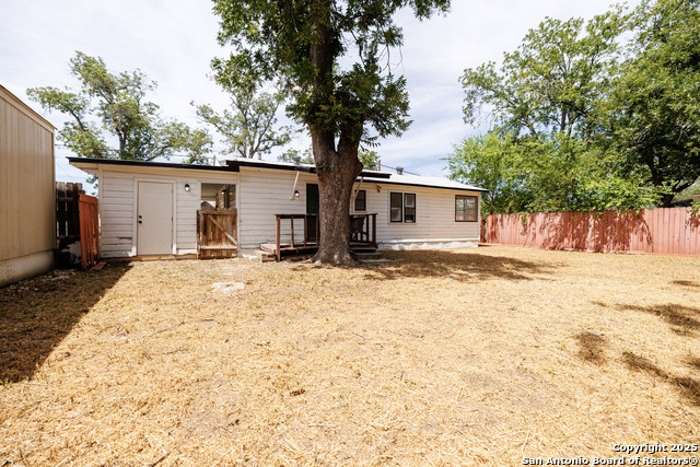 Listing photo id 25 for 609 15th
