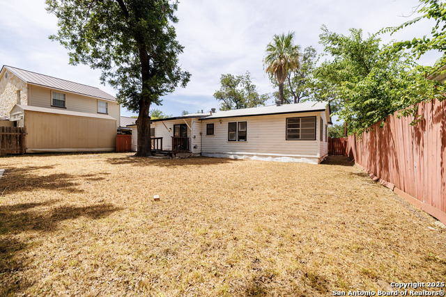 Listing photo id 26 for 609 15th