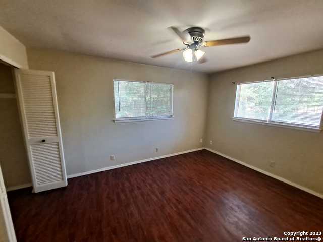 Image 7 of 8 For 7116 Larksong