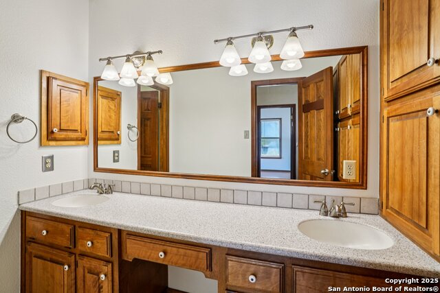 Image 33 of 63 For 1848 Pebble Brook
