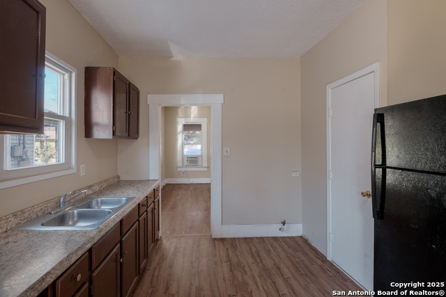 Image 14 of 30 For 826 Lombrano