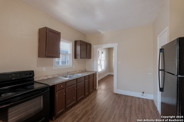 Image 15 of 30 For 826 Lombrano