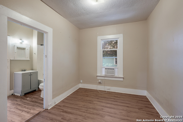 Image 19 of 30 For 826 Lombrano