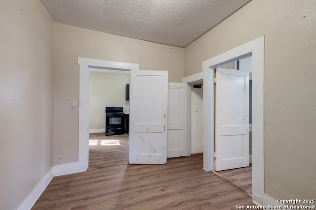 Image 21 of 30 For 826 Lombrano