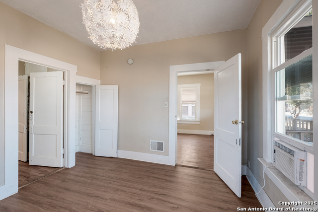 Image 6 of 30 For 826 Lombrano