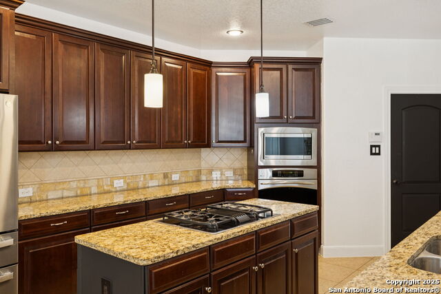 Image 36 of 53 For 18530 Canoe Brook