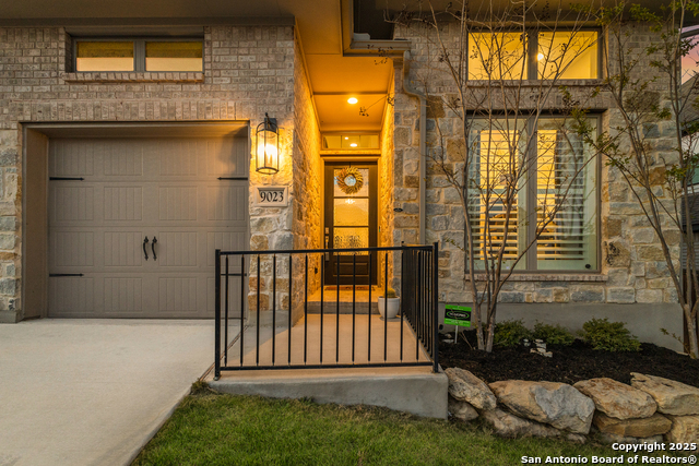 Image 3 of 38 For 9023 Raven Pointe