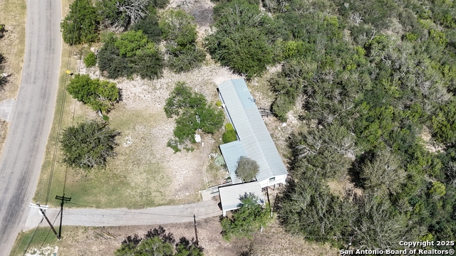 Listing photo id 9 for 616 County Road 458