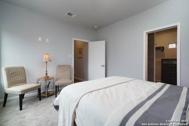 Listing photo id 11 for 603 Euclid Ave W 2