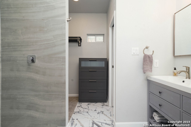 Listing photo id 12 for 603 Euclid Ave W 2