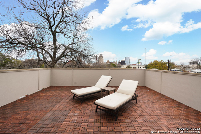 Listing photo id 24 for 603 Euclid Ave W 2