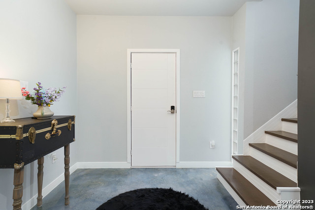 Listing photo id 2 for 603 Euclid Ave W 2